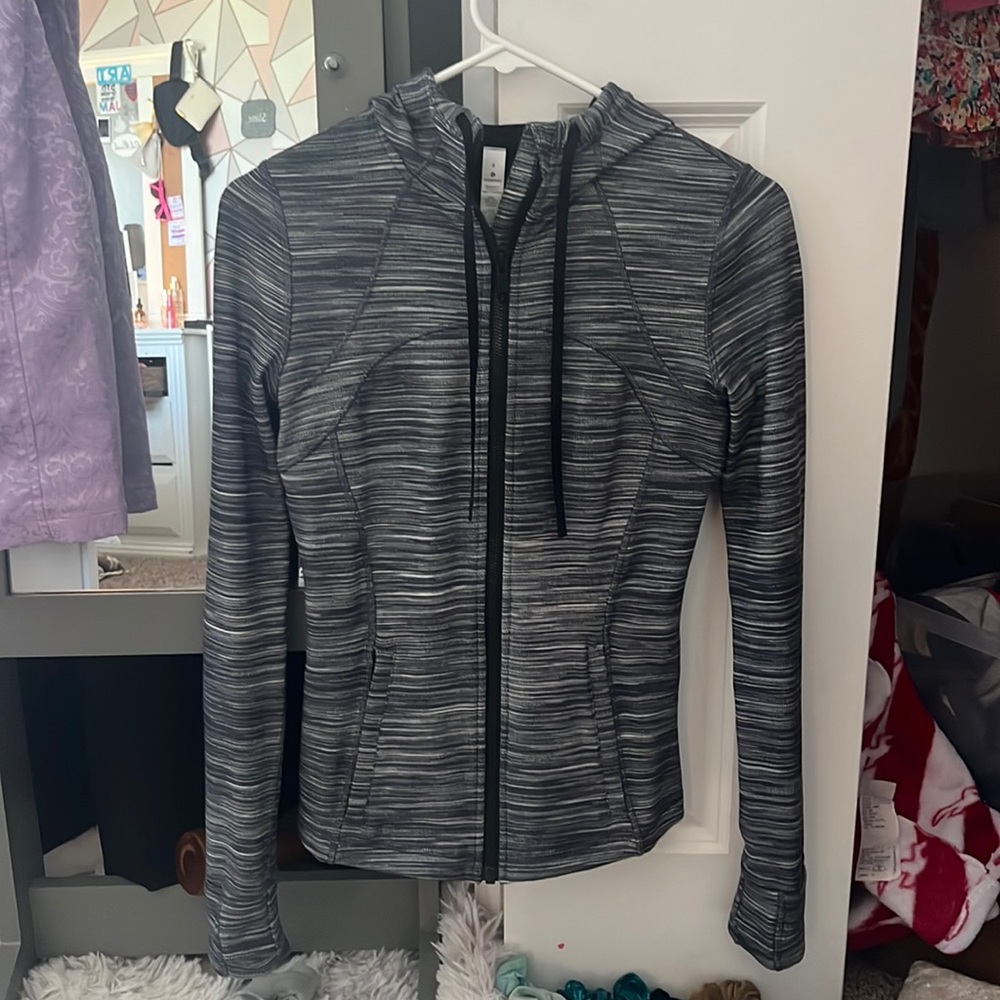 Perfect condition grey lululemon define jacket size 4